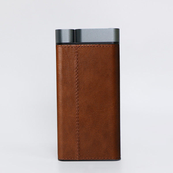 Banco de energía de 10000mAh acabado de cuero de concha de metal 2pcs USB-A 1pc puertos tipo-C