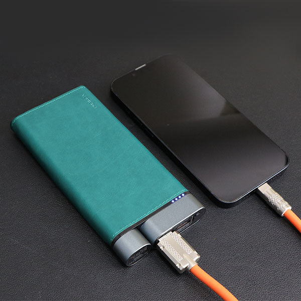 Eficiente banco de energía de 10000mAh con carcasa de metal y 3 puertos - Cargar cualquier dispositivo USB-C!